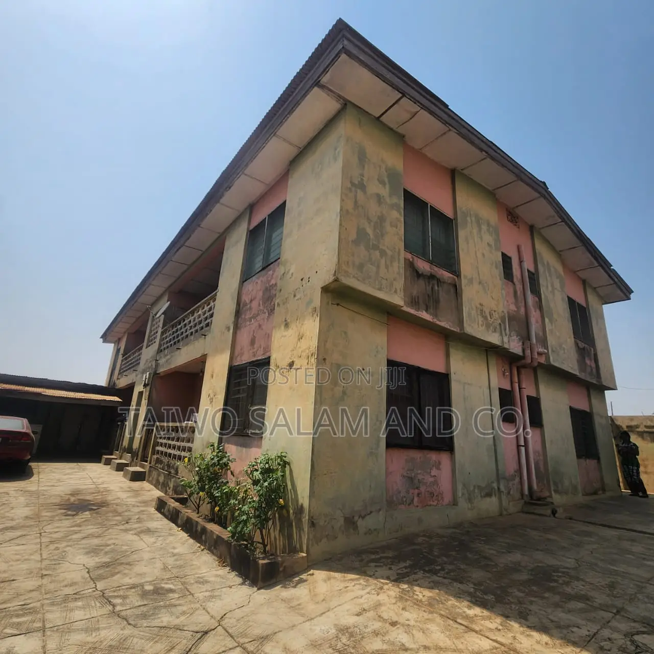 3bdrm Block of Flats in Aromolaran, Iwo Road for sale in Iwo Road