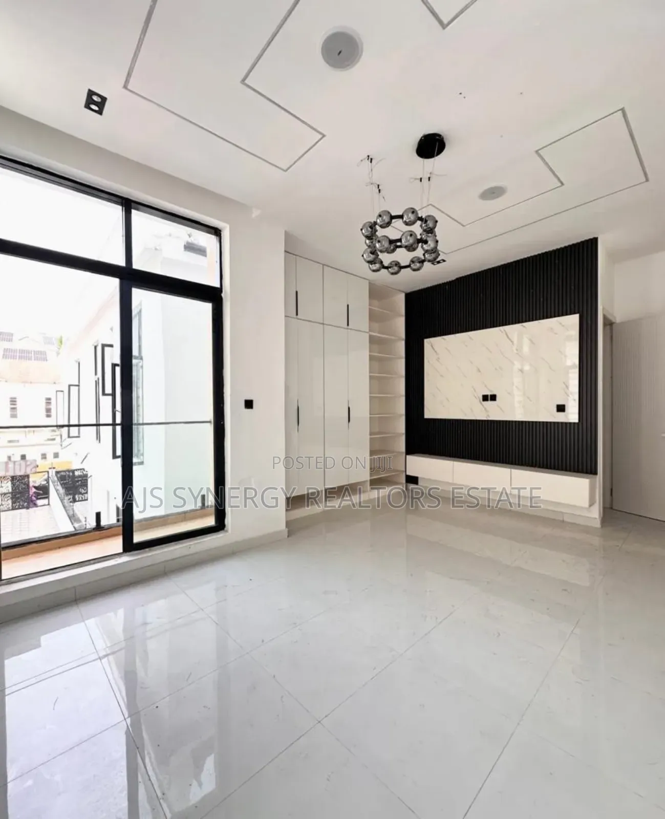 4bdrm Duplex in Chevron for rent in Chevron