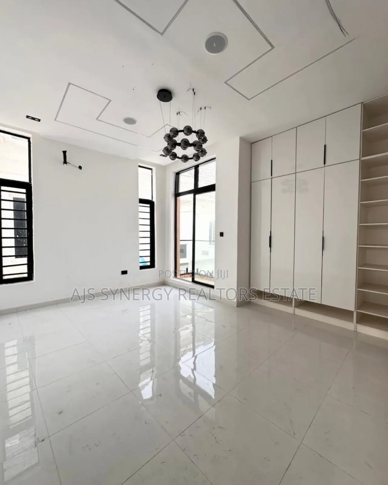4bdrm Duplex in Chevron for rent in Chevron