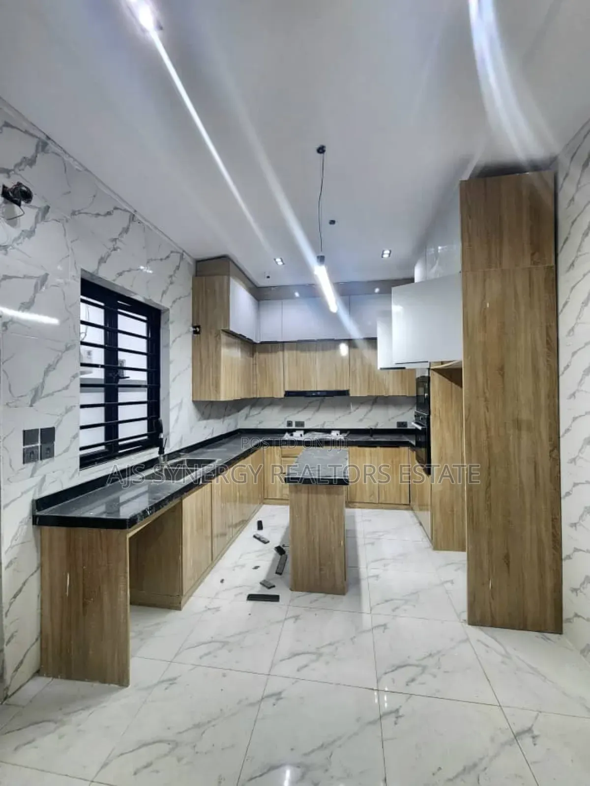 4bdrm Duplex in Chevron for rent in Chevron