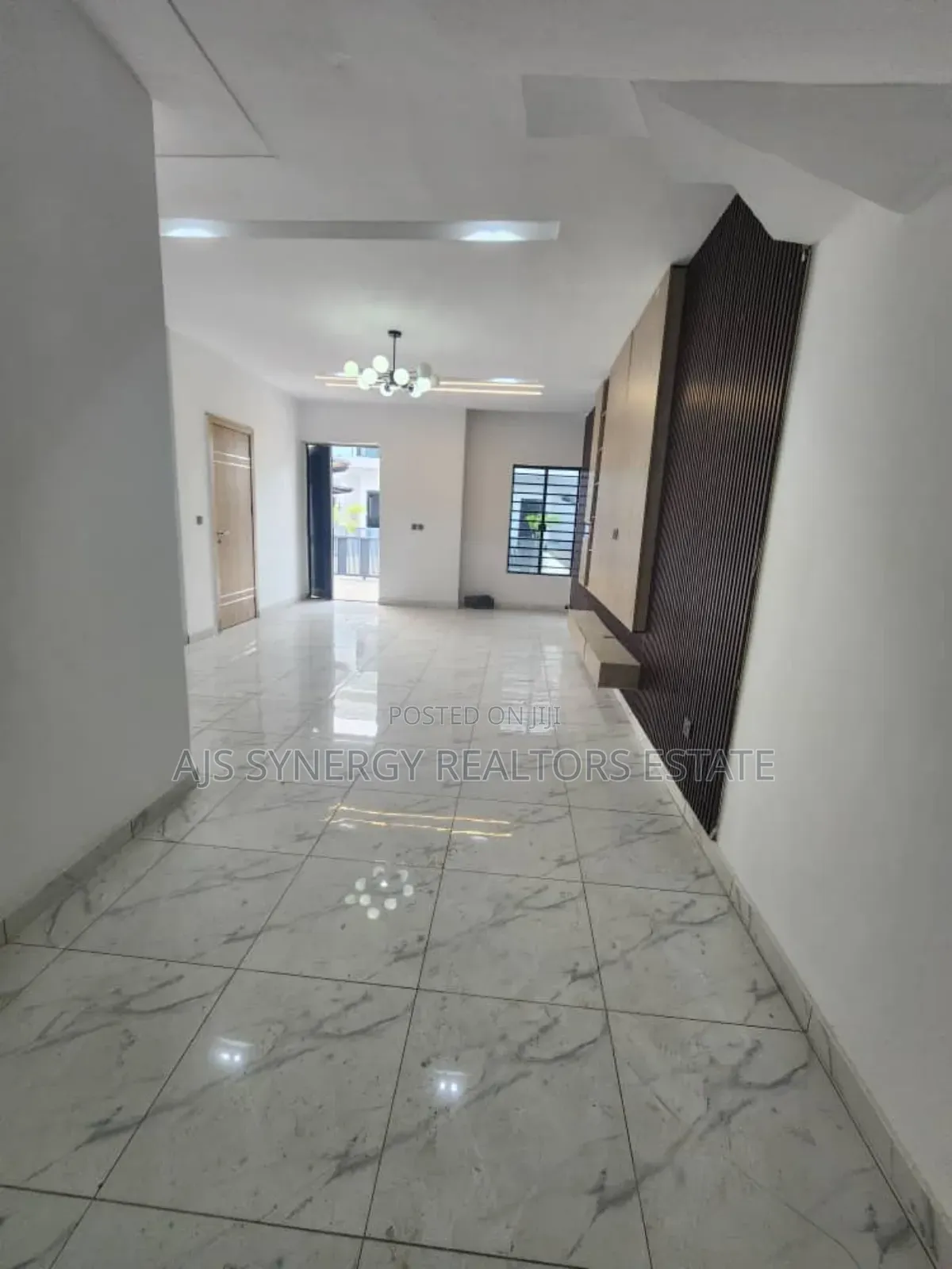 4bdrm Duplex in Chevron for rent in Chevron