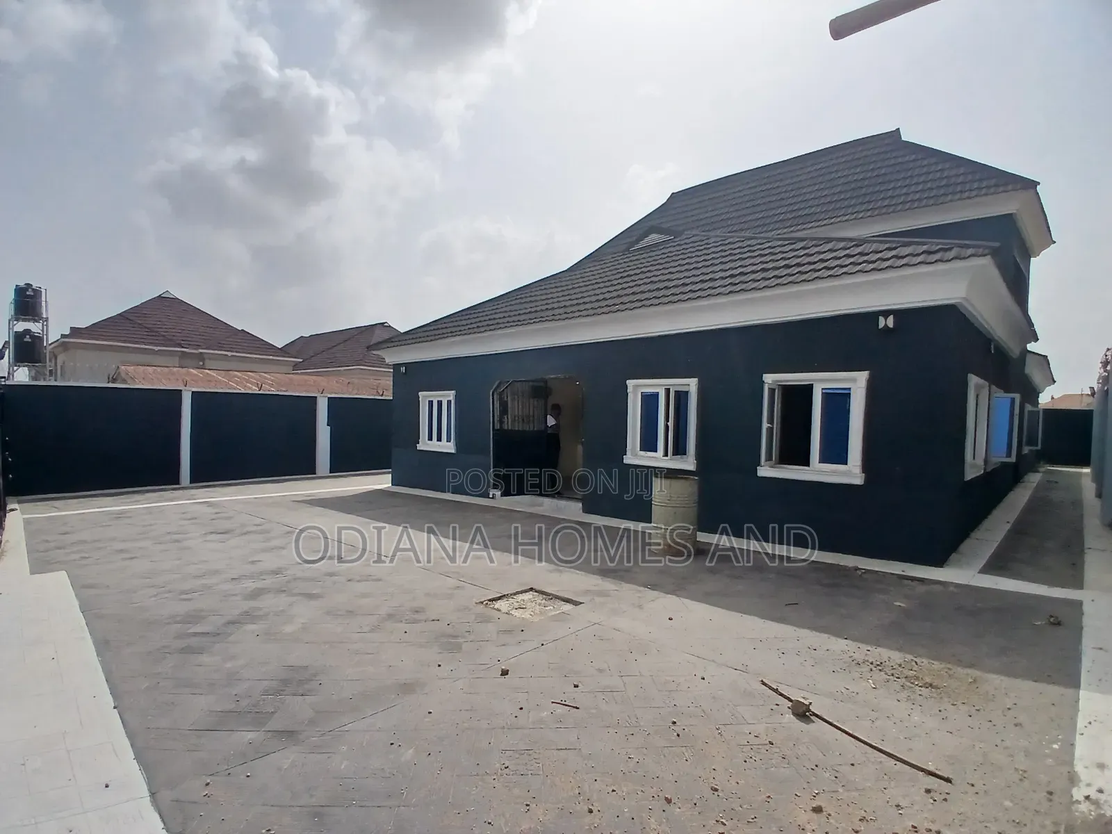 5bdrm Bungalow in Akoto Estate, Elebu, Ibadan for sale in Ibadan