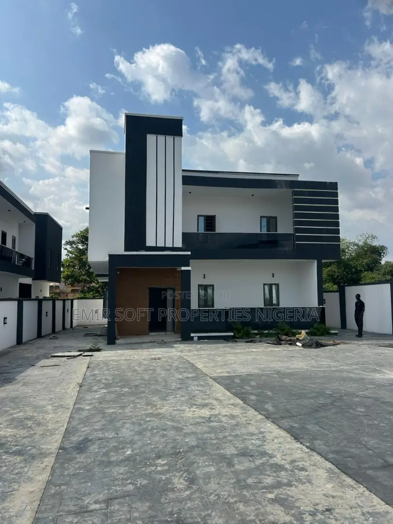 4bdrm Duplex in Chief Lateef Oyelade, Oluyole Estate for sale in Oluyole Estate