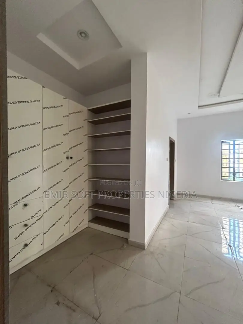 4bdrm Duplex in Chief Lateef Oyelade, Oluyole Estate for sale in Oluyole Estate