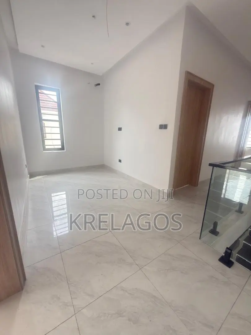 4bdrm Duplex in Chevron for sale in Chevron