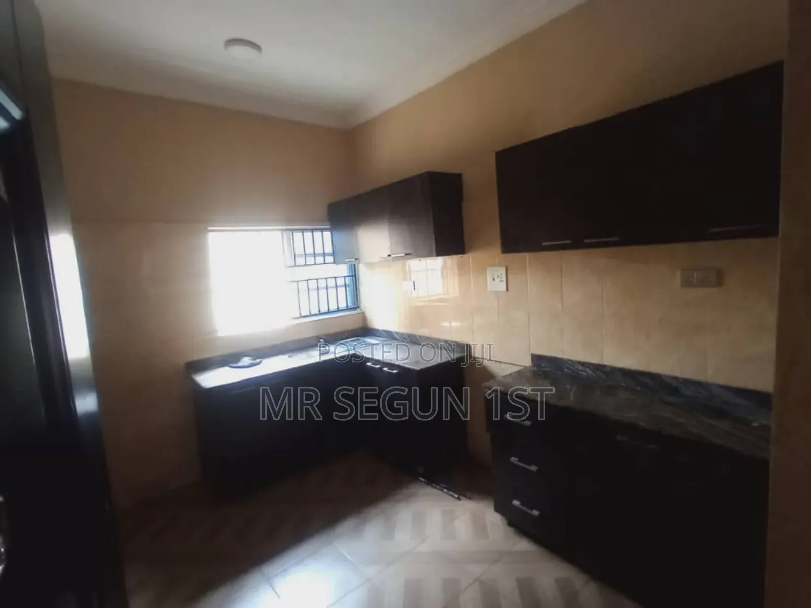 3bdrm Block of Flats in Oluyole Estate for rent in Oluyole Estate