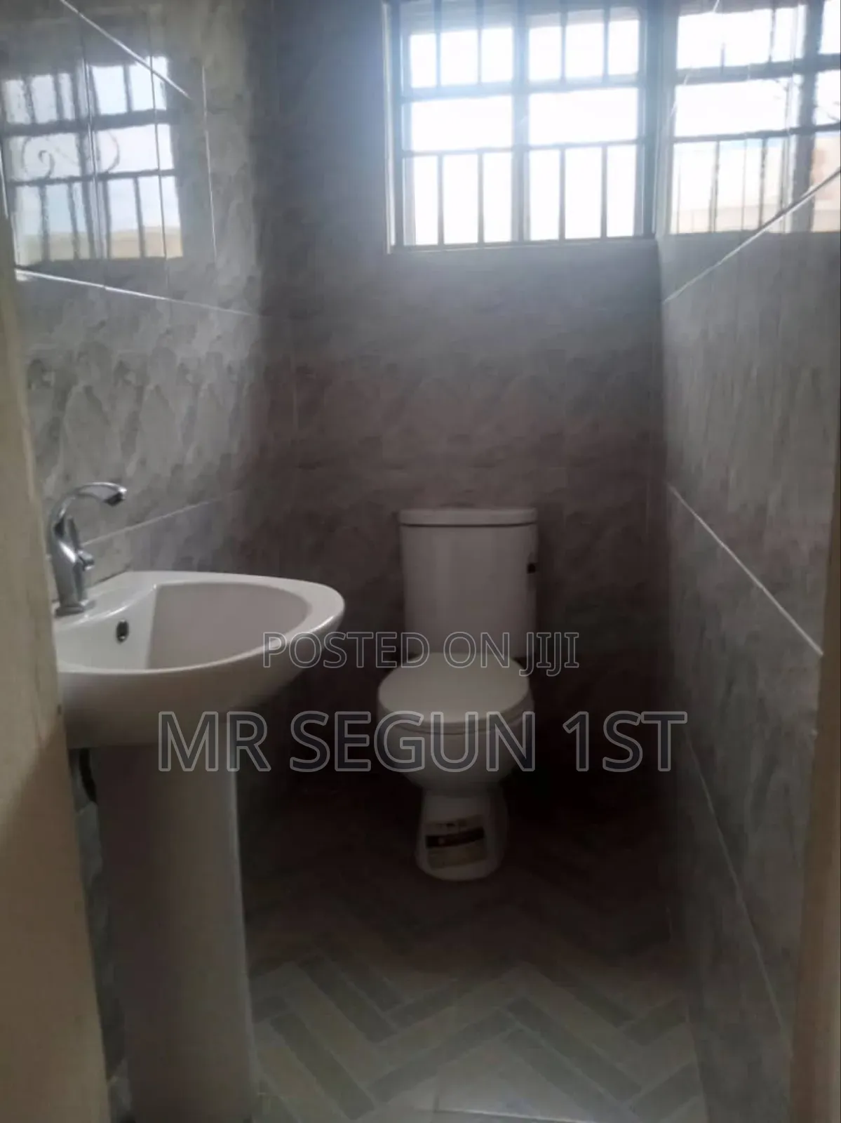 3bdrm Block of Flats in Oluyole Estate for rent in Oluyole Estate