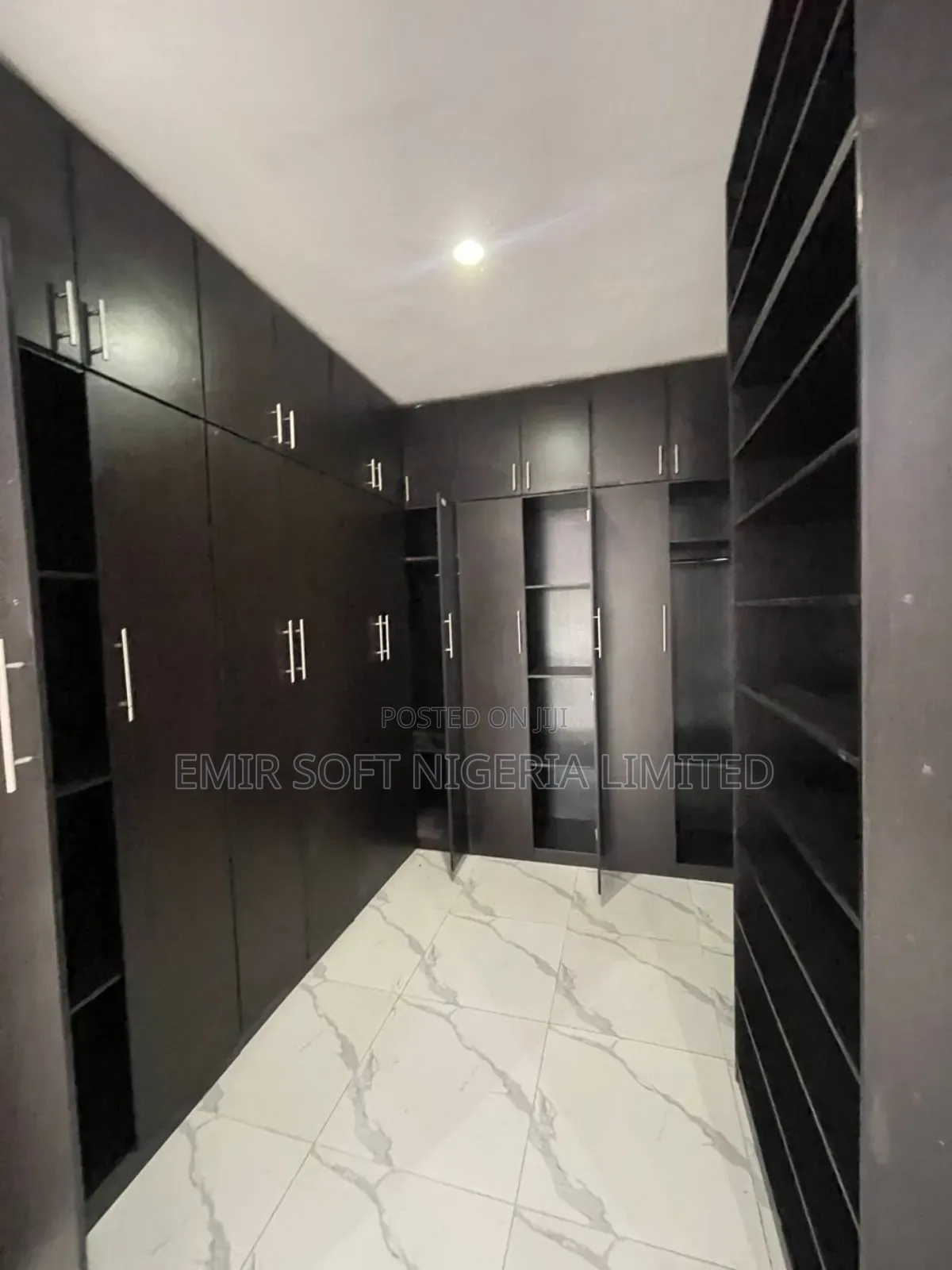 5bdrm Duplex in Oluyole Estate for sale in Oluyole Estate