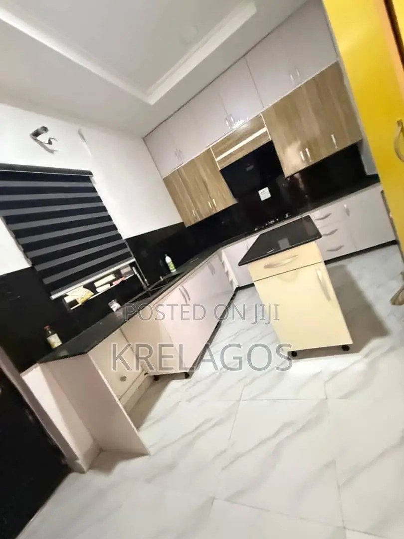 Furnished 4bdrm Duplex in Orchid, Chevron for rent in Chevron