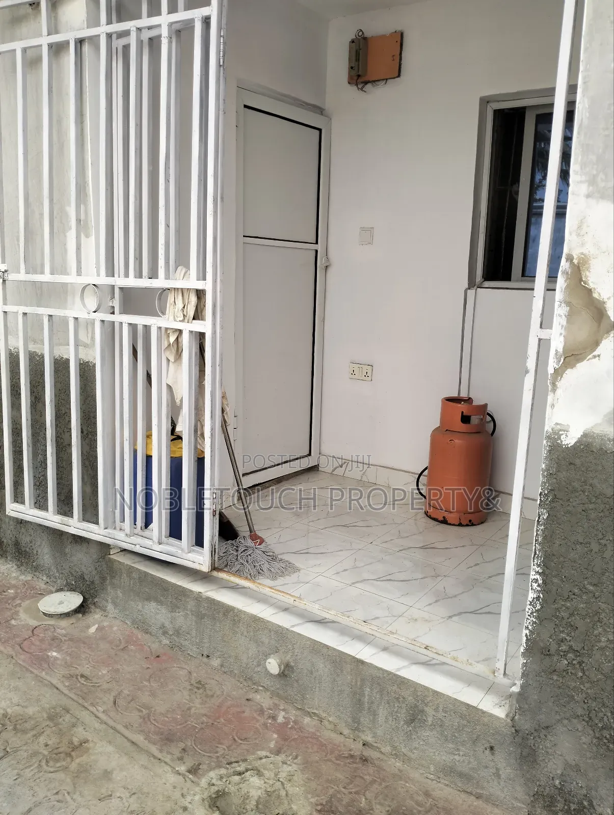 2bdrm Bungalow in Governor Road Ikotun for sale in Governors Road