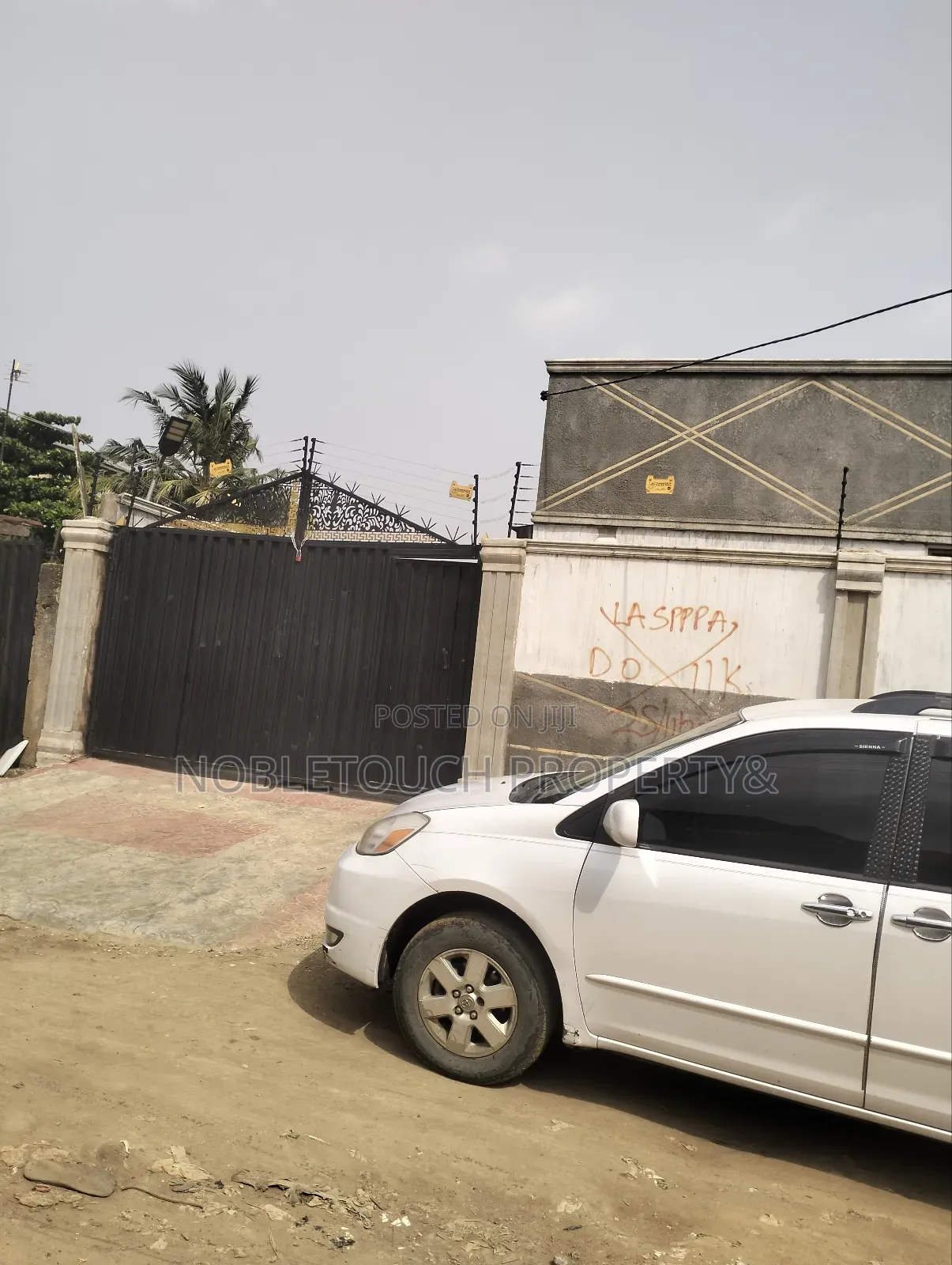 2bdrm Bungalow in Governor Road Ikotun for sale in Governors Road