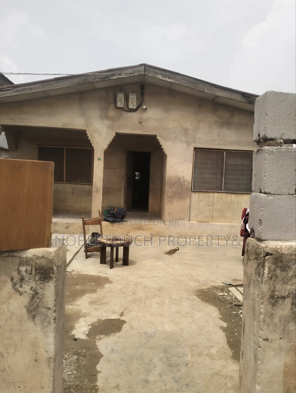 8bdrm Bungalow in Off Bayota Street for sale in Governors Road