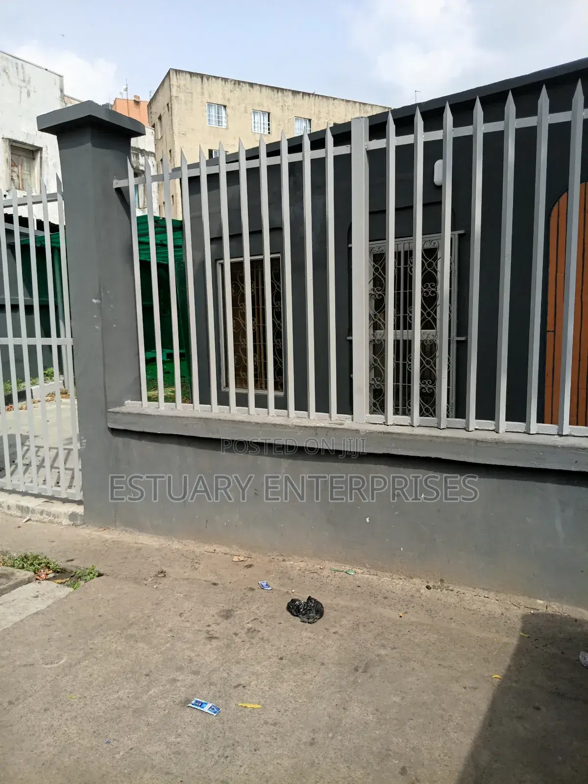 Bungalow for Rent in Onikan