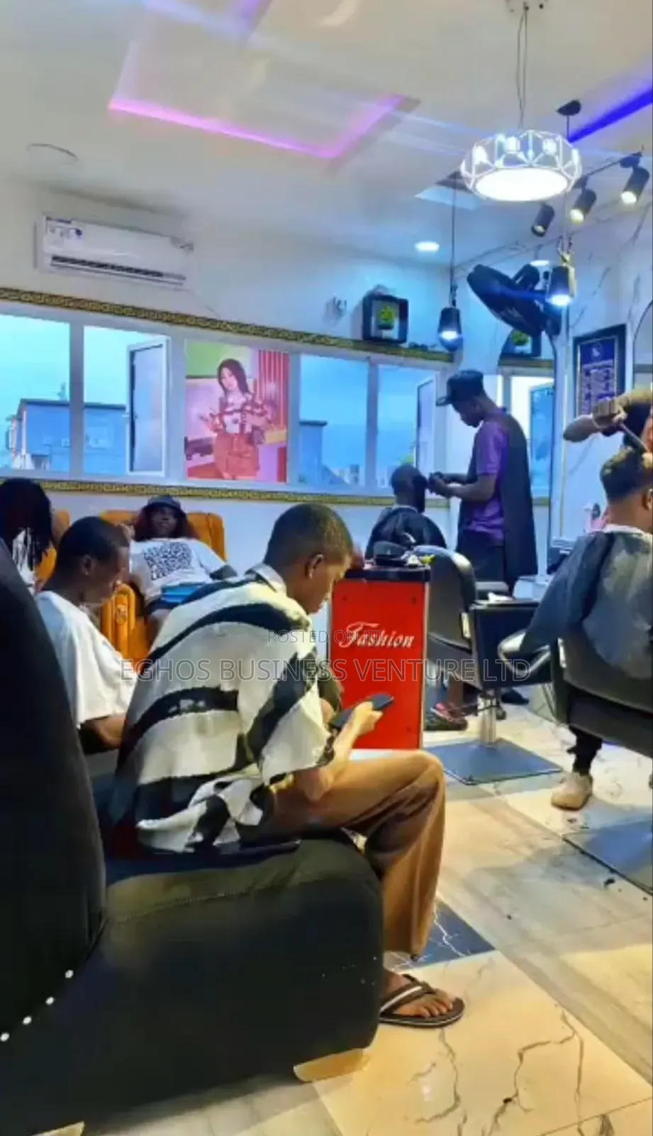 Unisex Salon Up for Sale at Okhoromi Off Airportroad Call in Benin City