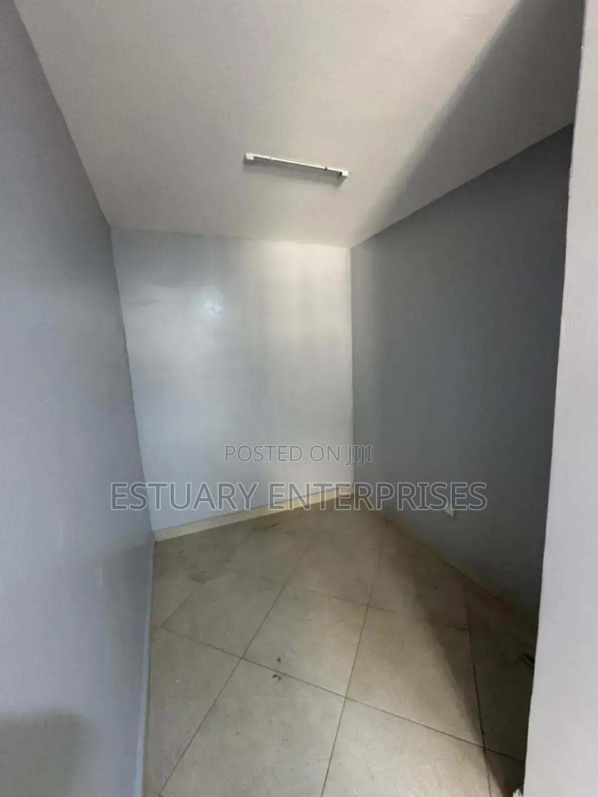 Bungalow for Rent in Onikan