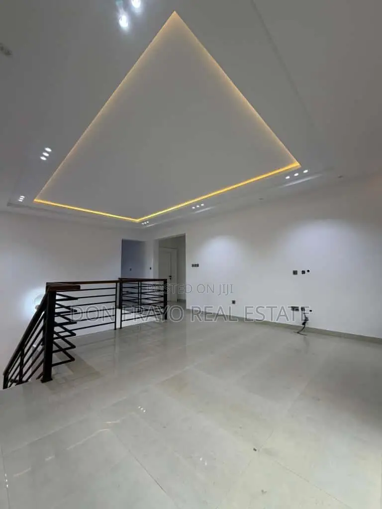 5bdrm Duplex in Kolapo Ishola Gra for sale in Akobo