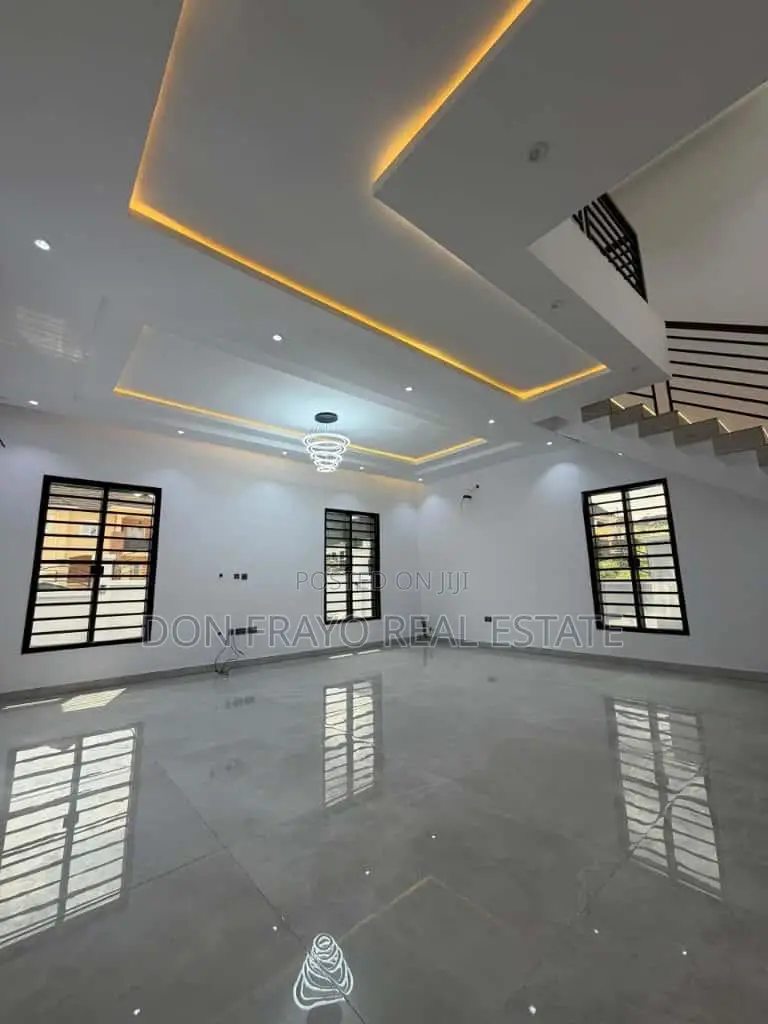 5bdrm Duplex in Kolapo Ishola Gra for sale in Akobo