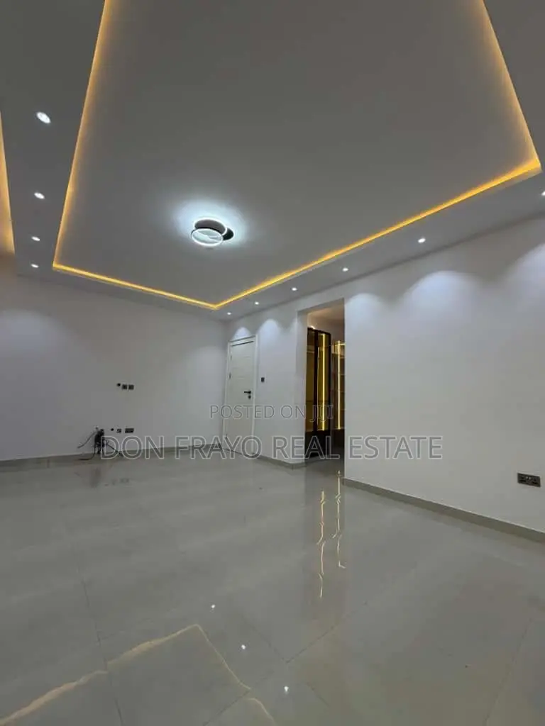 5bdrm Duplex in Kolapo Ishola Gra for sale in Akobo