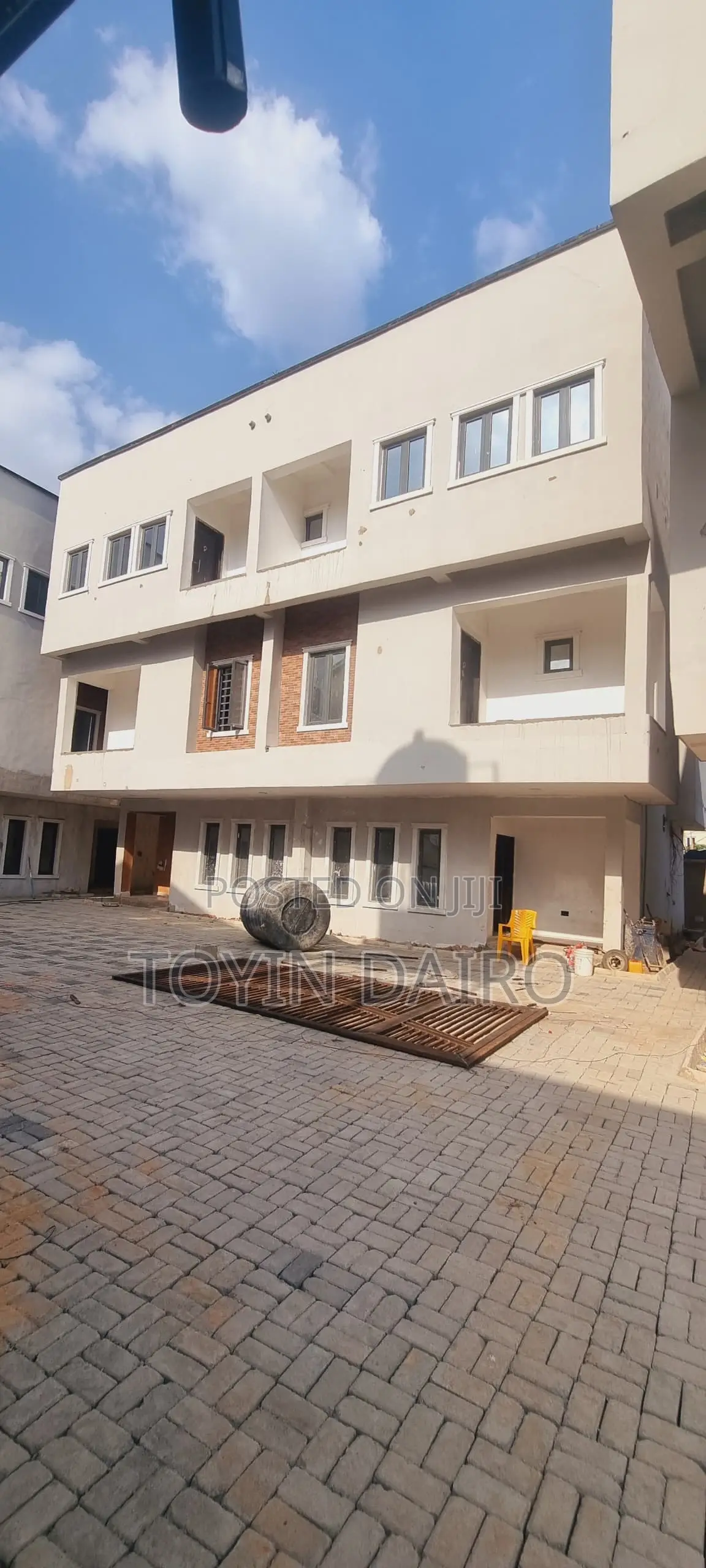 4bdrm Duplex in Soluyi for sale in Soluyi
