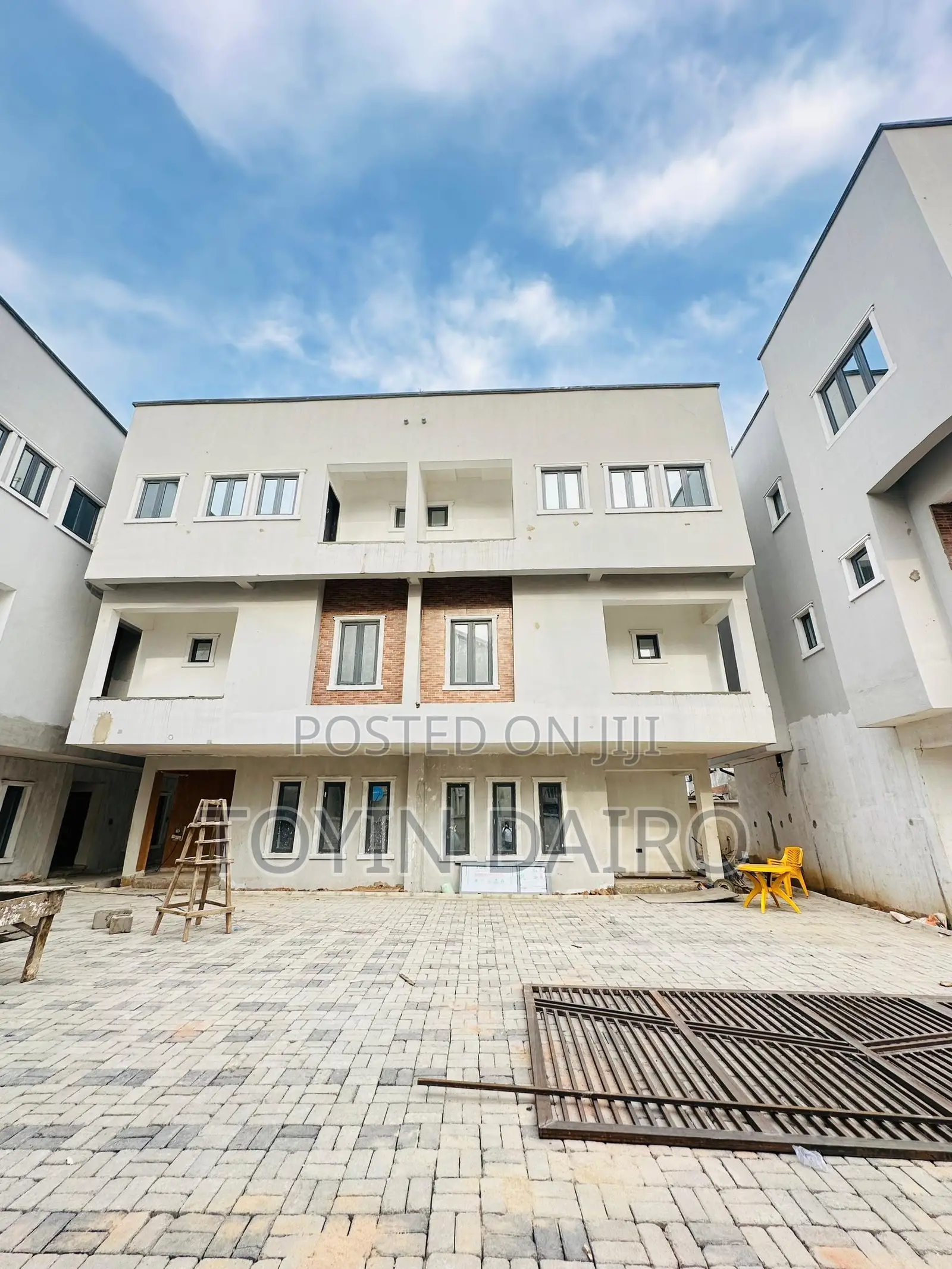 4bdrm Duplex in Soluyi for sale in Soluyi