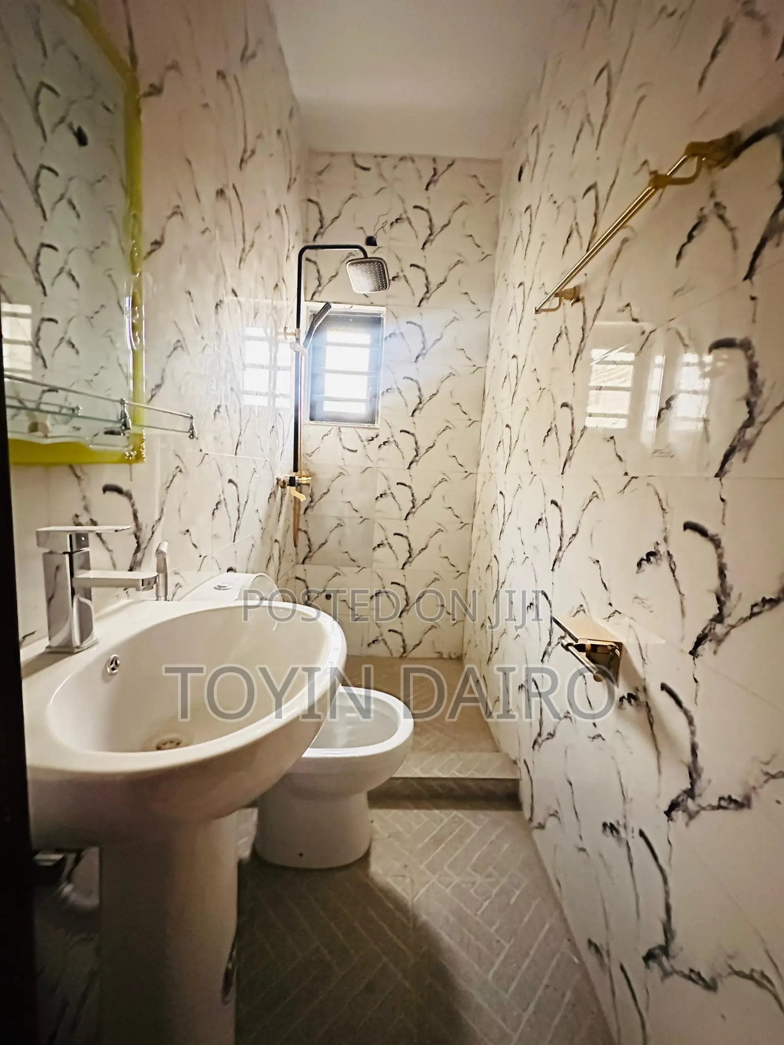 4bdrm Duplex in Soluyi for sale in Soluyi