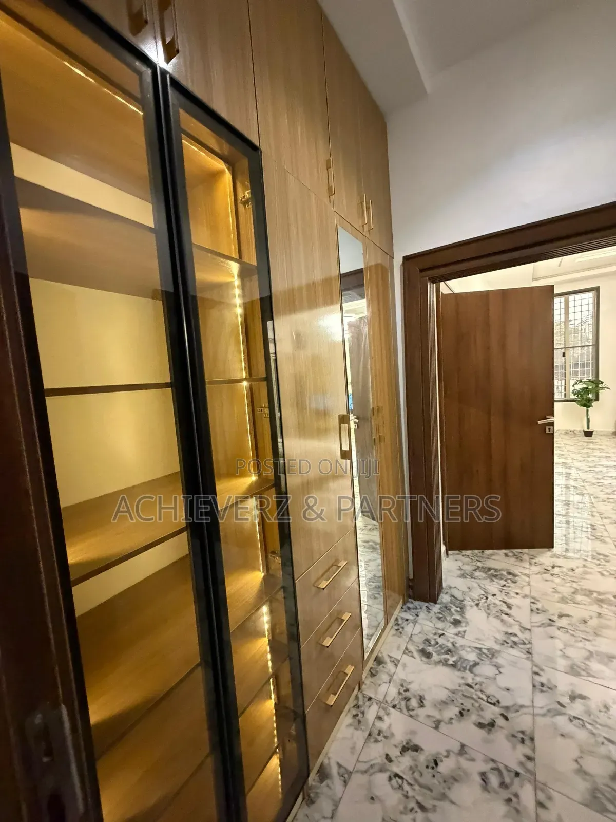 5bdrm Duplex in Apo Resettlement for sale in Apo Resettlement