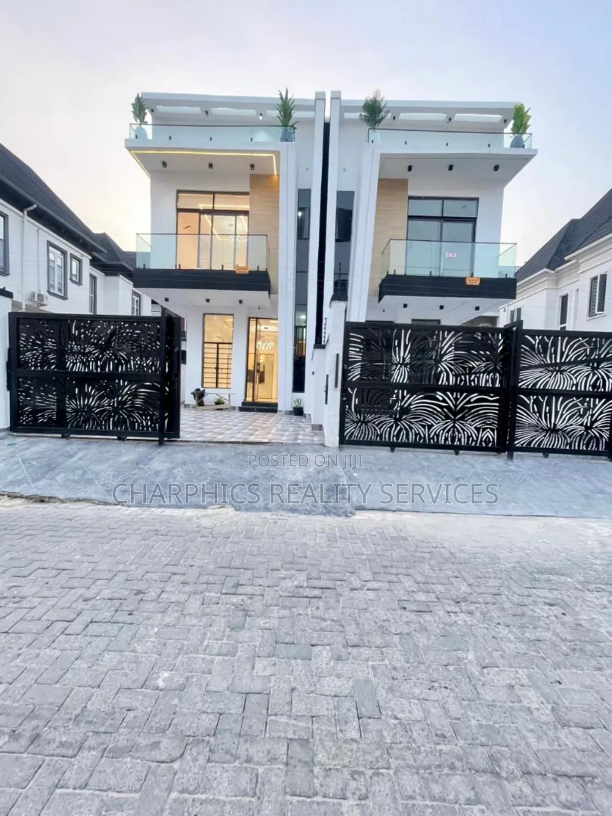 4bdrm Duplex in Lekki Phase 2 for sale in Lekki Phase 2