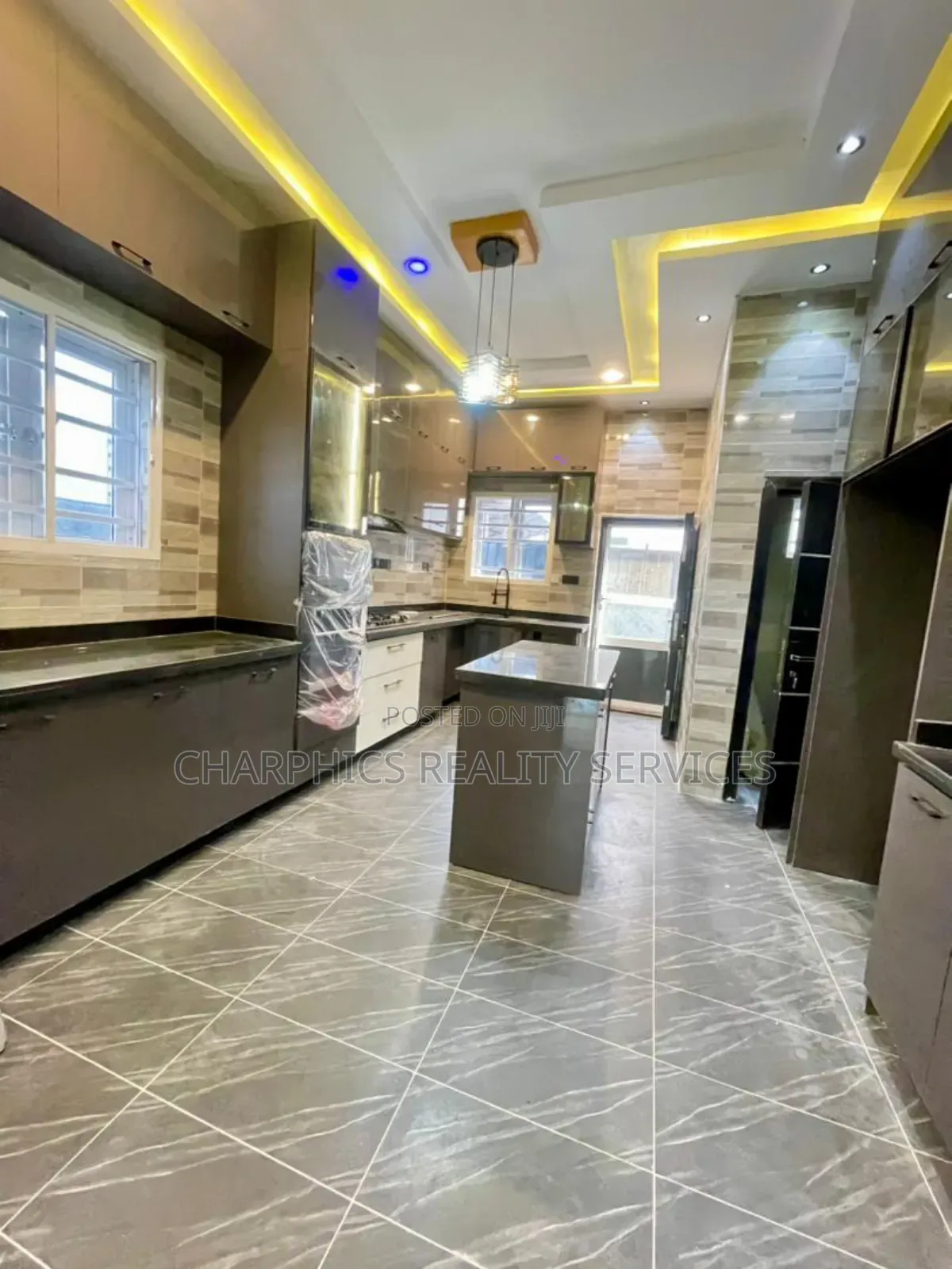 5bdrm Duplex in Osapa london for sale in Osapa london