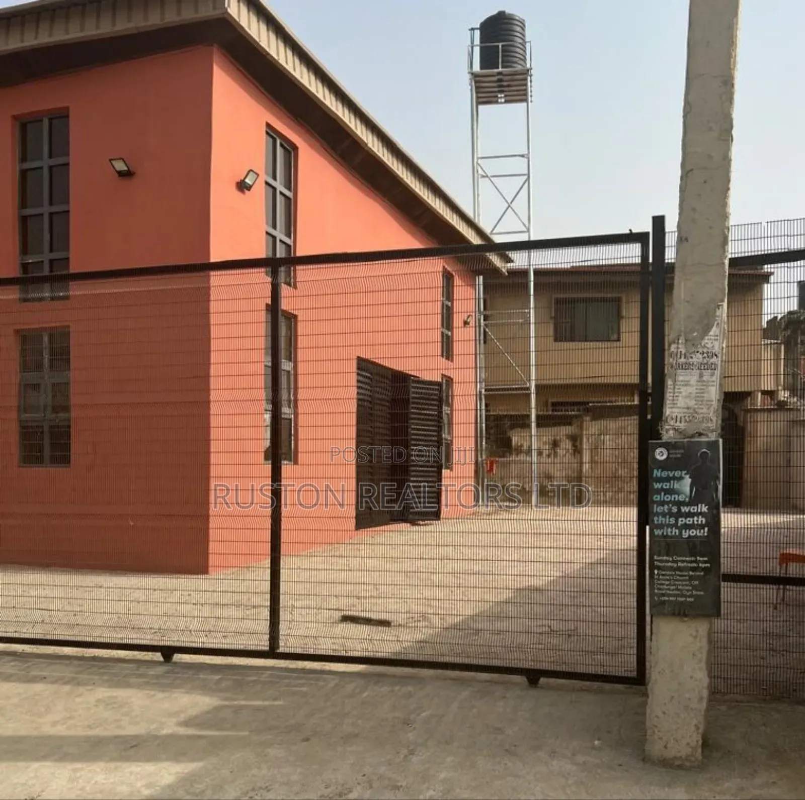 Modern New Warehouse With Offices in CHallenge / Ibadan