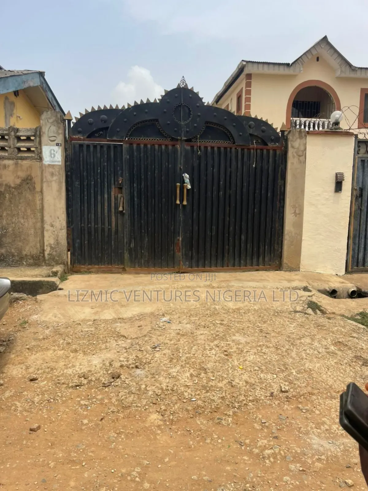 3bdrm Block of Flats in Isuti Rd, Igando / Ikotun/Igando for sale in Igando / Ikotun/Igando