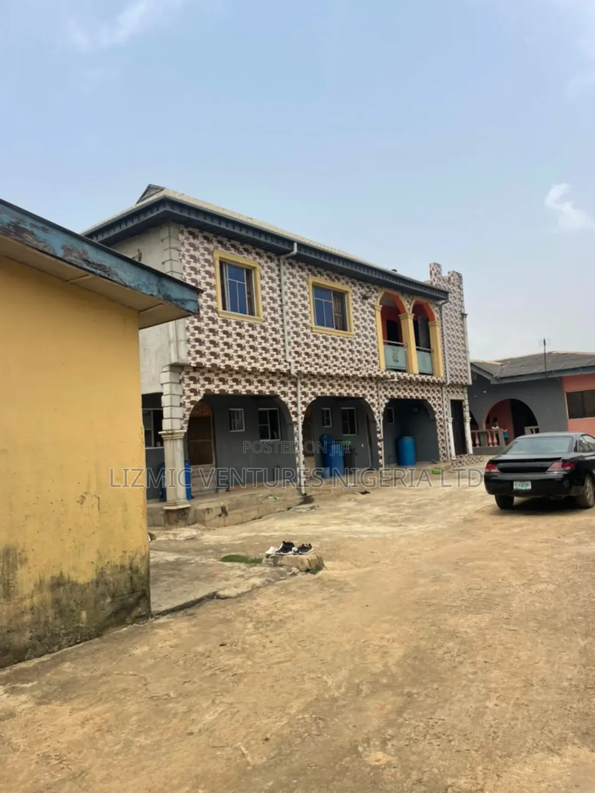 3bdrm Block of Flats in Isuti Rd, Igando / Ikotun/Igando for sale in Igando / Ikotun/Igando