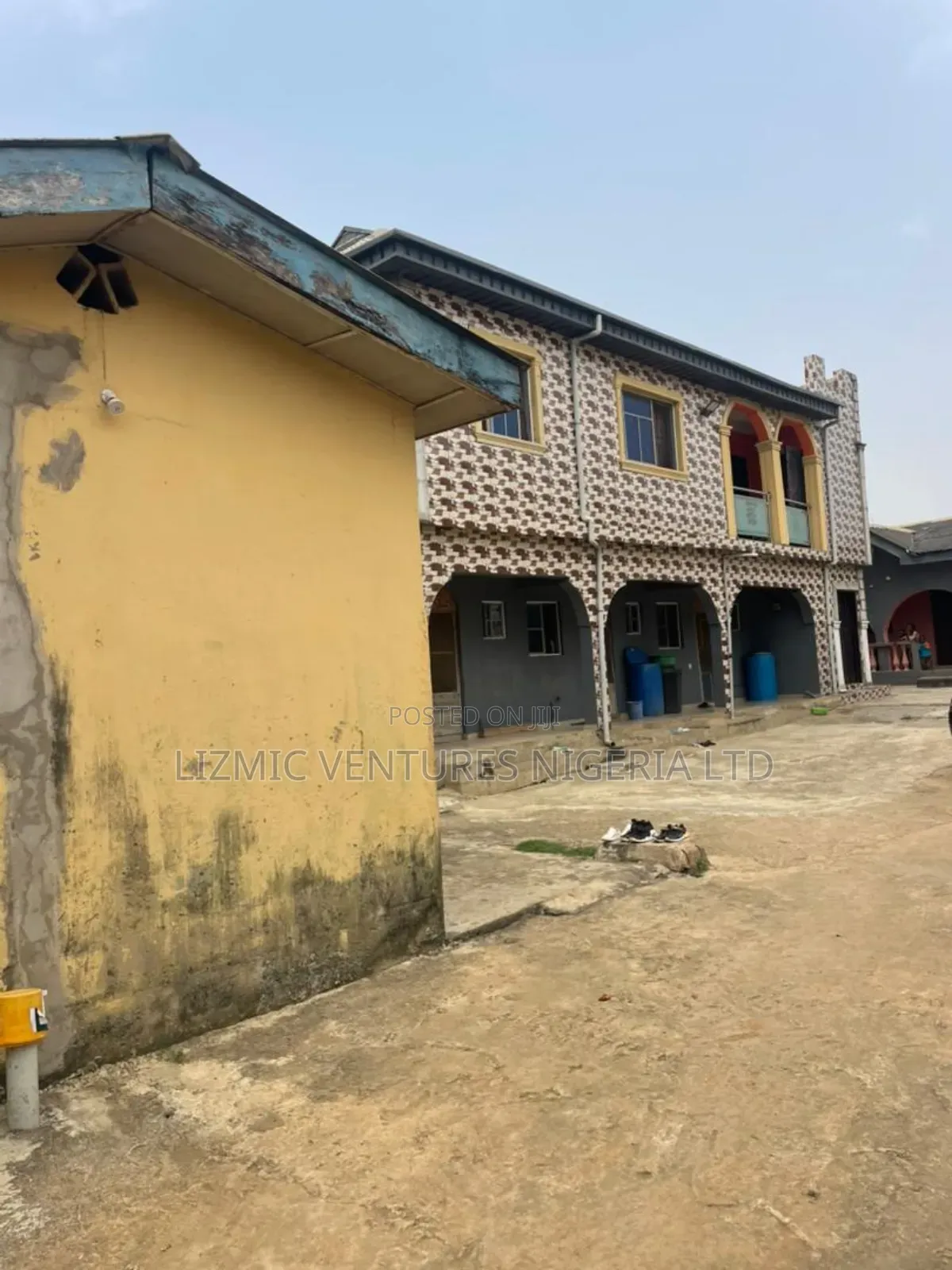 3bdrm Block of Flats in Isuti Rd, Igando / Ikotun/Igando for sale in Igando / Ikotun/Igando