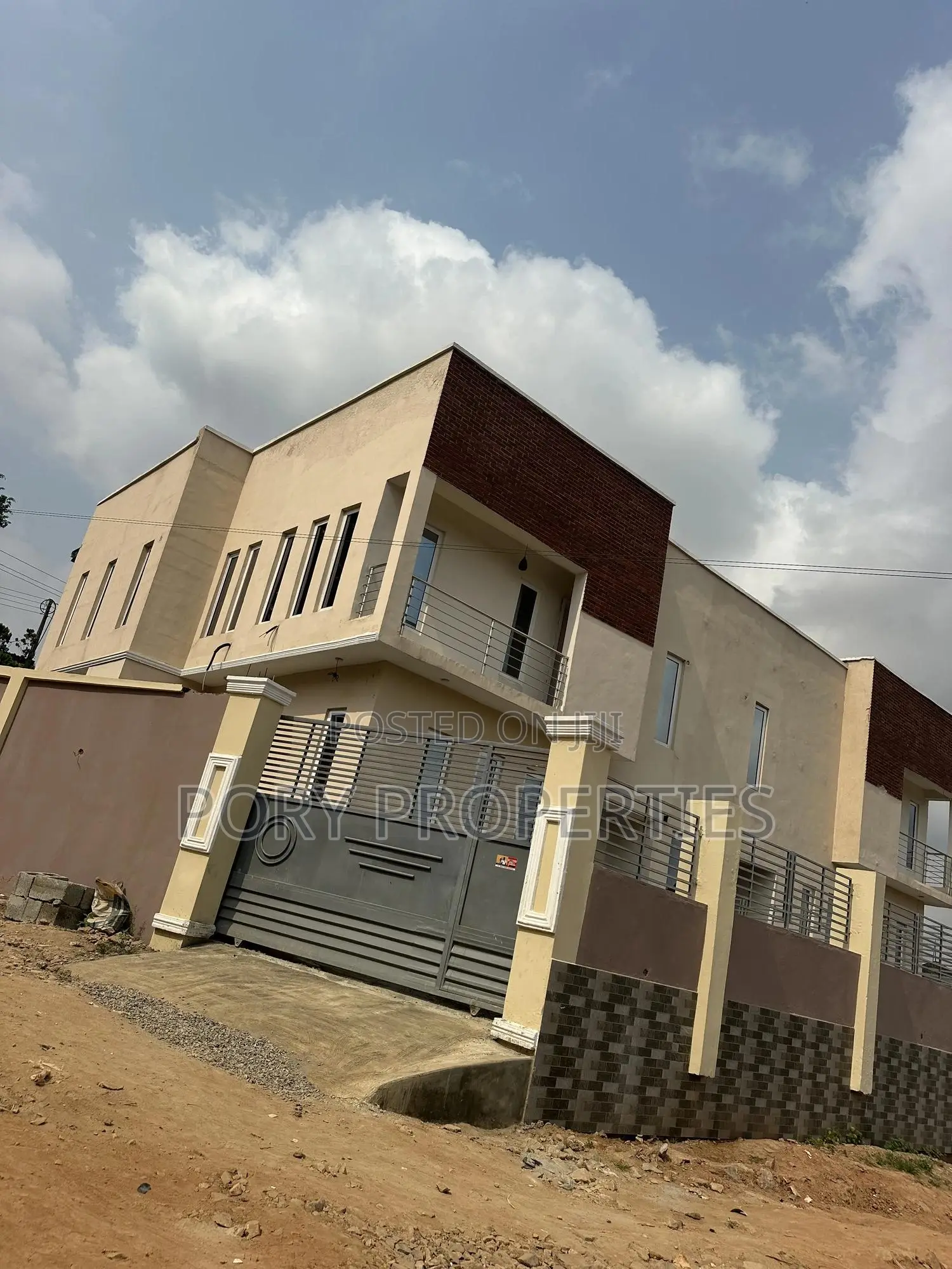 Furnished 4bdrm Duplex in S & T, Jericho for sale in Jericho