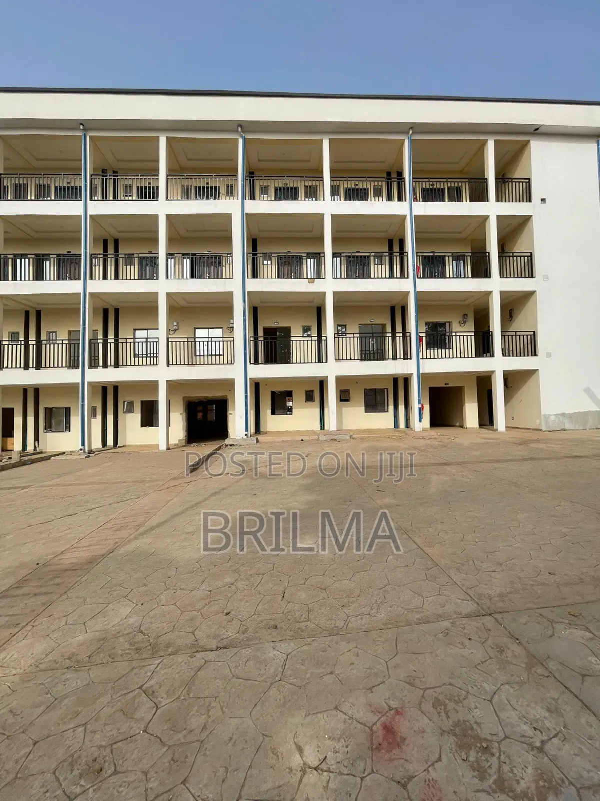 Shops Space in Wuse for Sale! in Zone 6 / Wuse