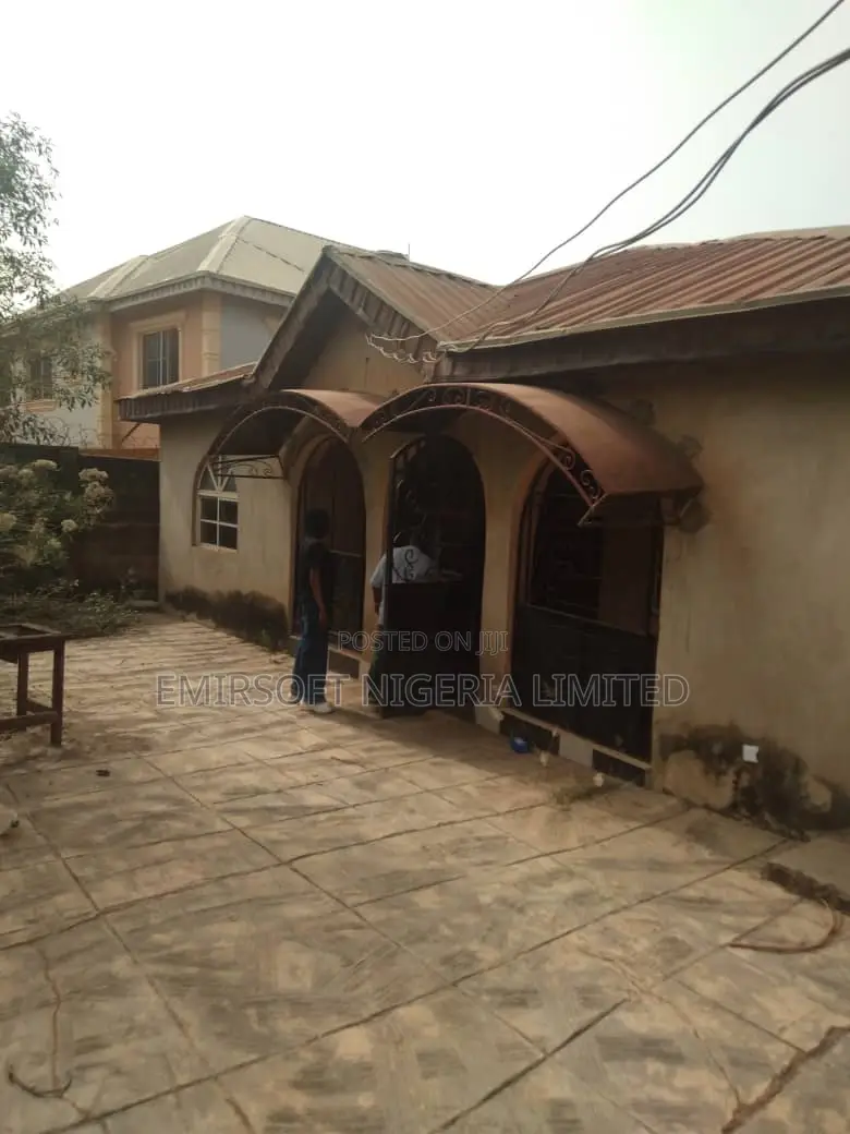 3bdrm Bungalow in Ire Akari, Akala Express for sale in Akala Express