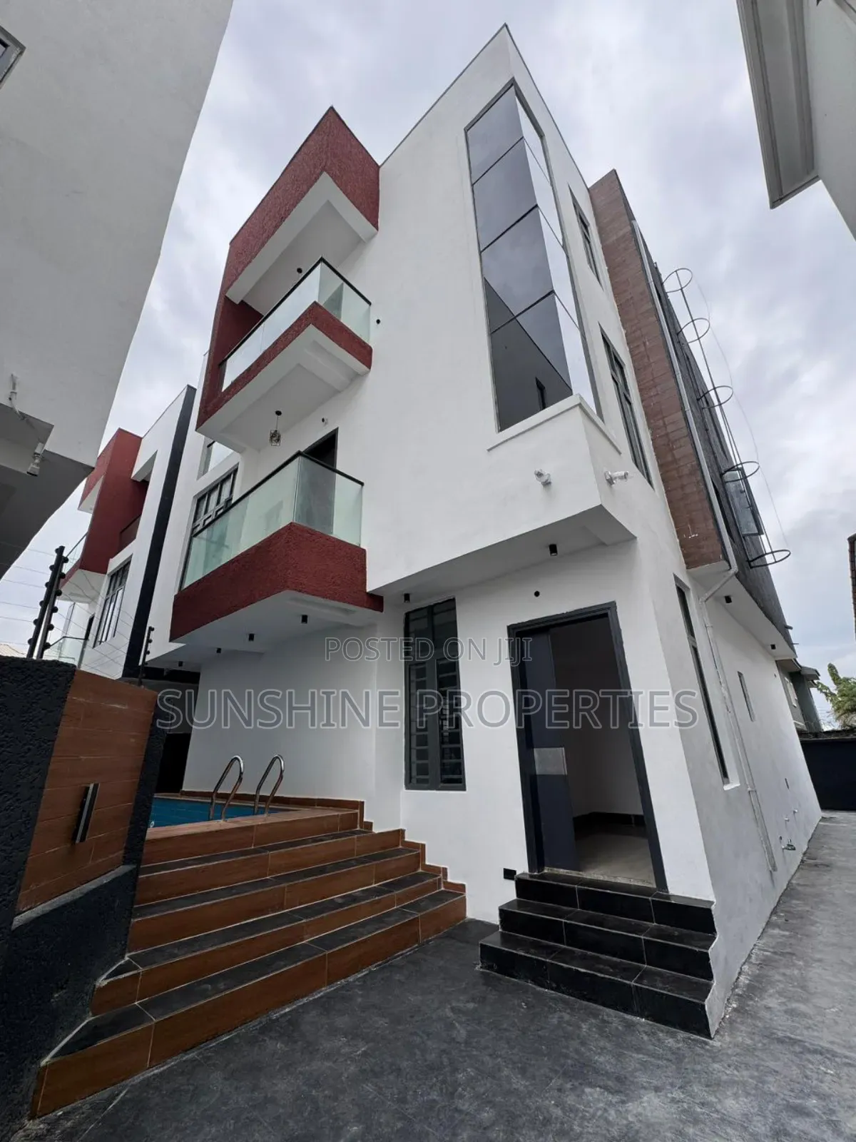 5bdrm Duplex in Lekki Phase 1 for sale in Lekki Phase 1