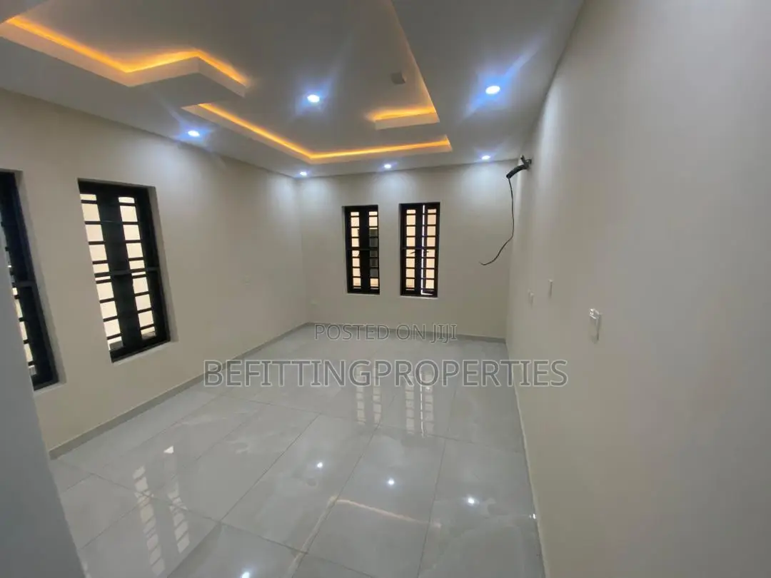 3bdrm Apartment in Ikeja G.R.A for rent in Ikeja