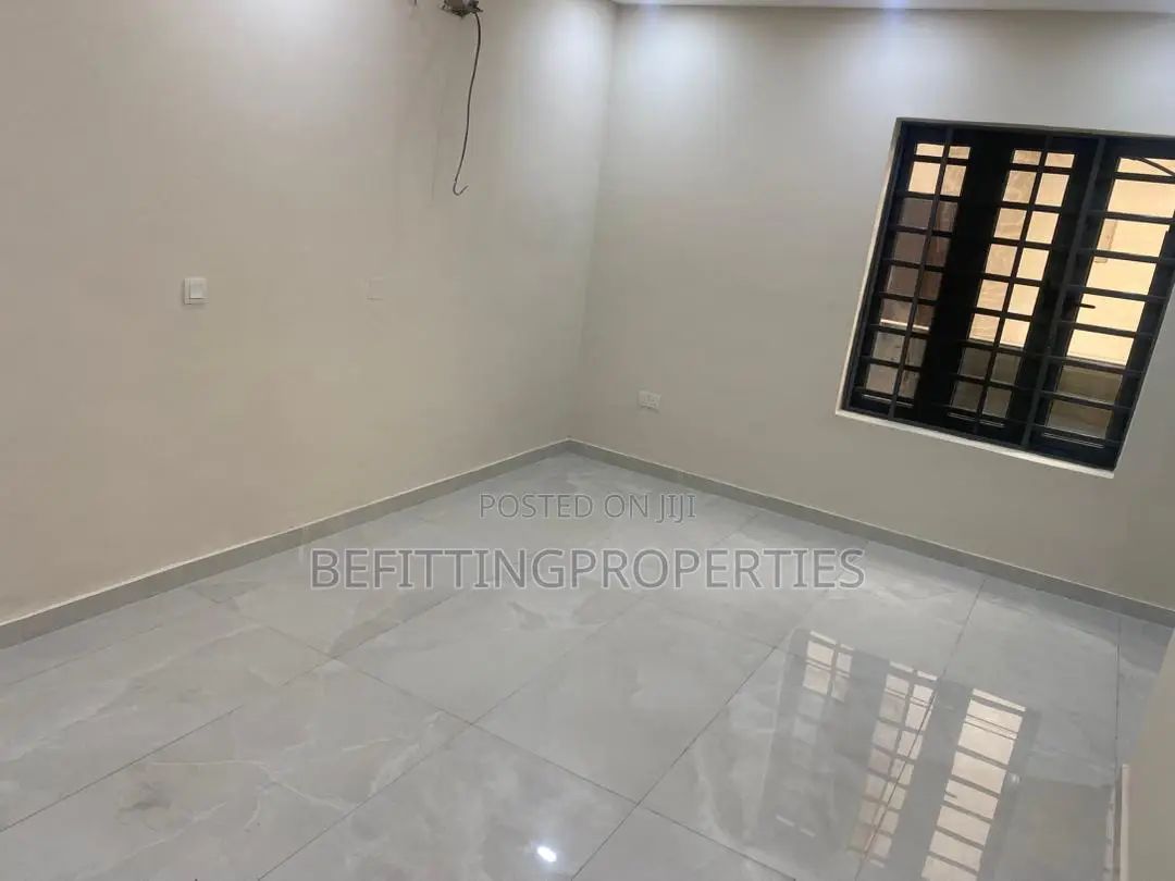 3bdrm Apartment in Ikeja G.R.A for rent in Ikeja