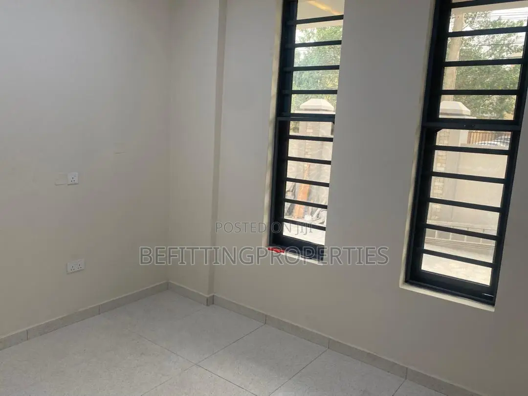 3bdrm Apartment in Ikeja G.R.A for rent in Ikeja