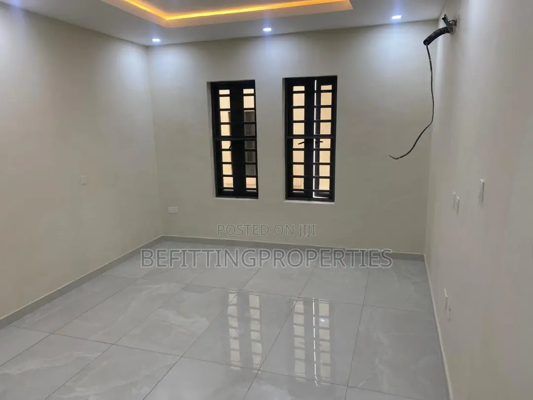 3bdrm Apartment in Ikeja G.R.A for rent in Ikeja