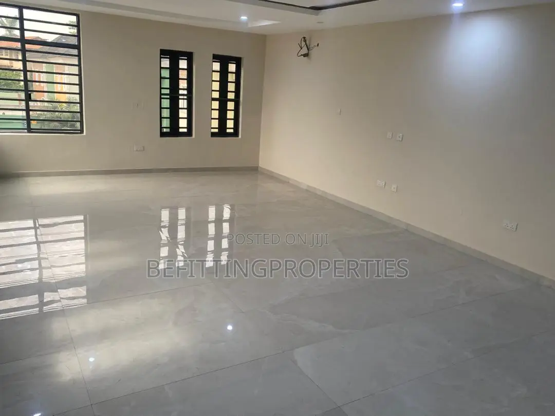 3bdrm Apartment in Ikeja G.R.A for rent in Ikeja