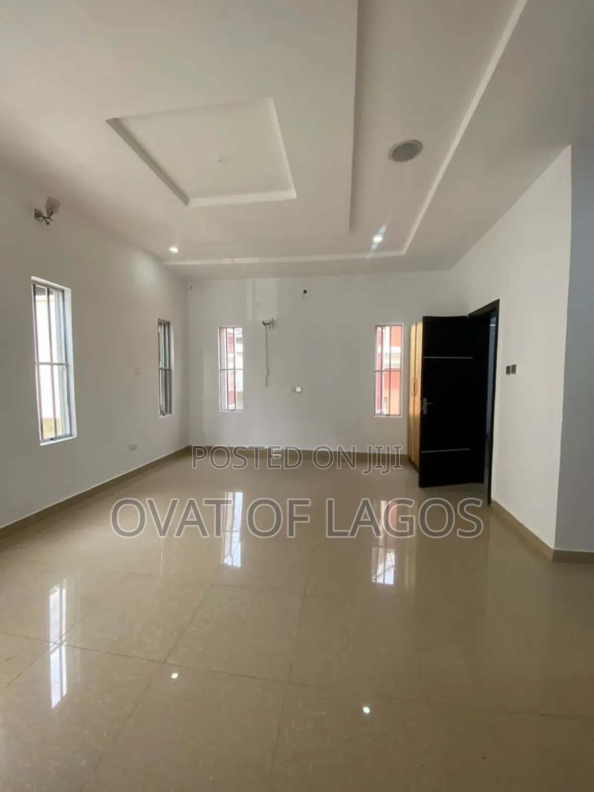 5bdrm Duplex in Chevron for rent in Chevron