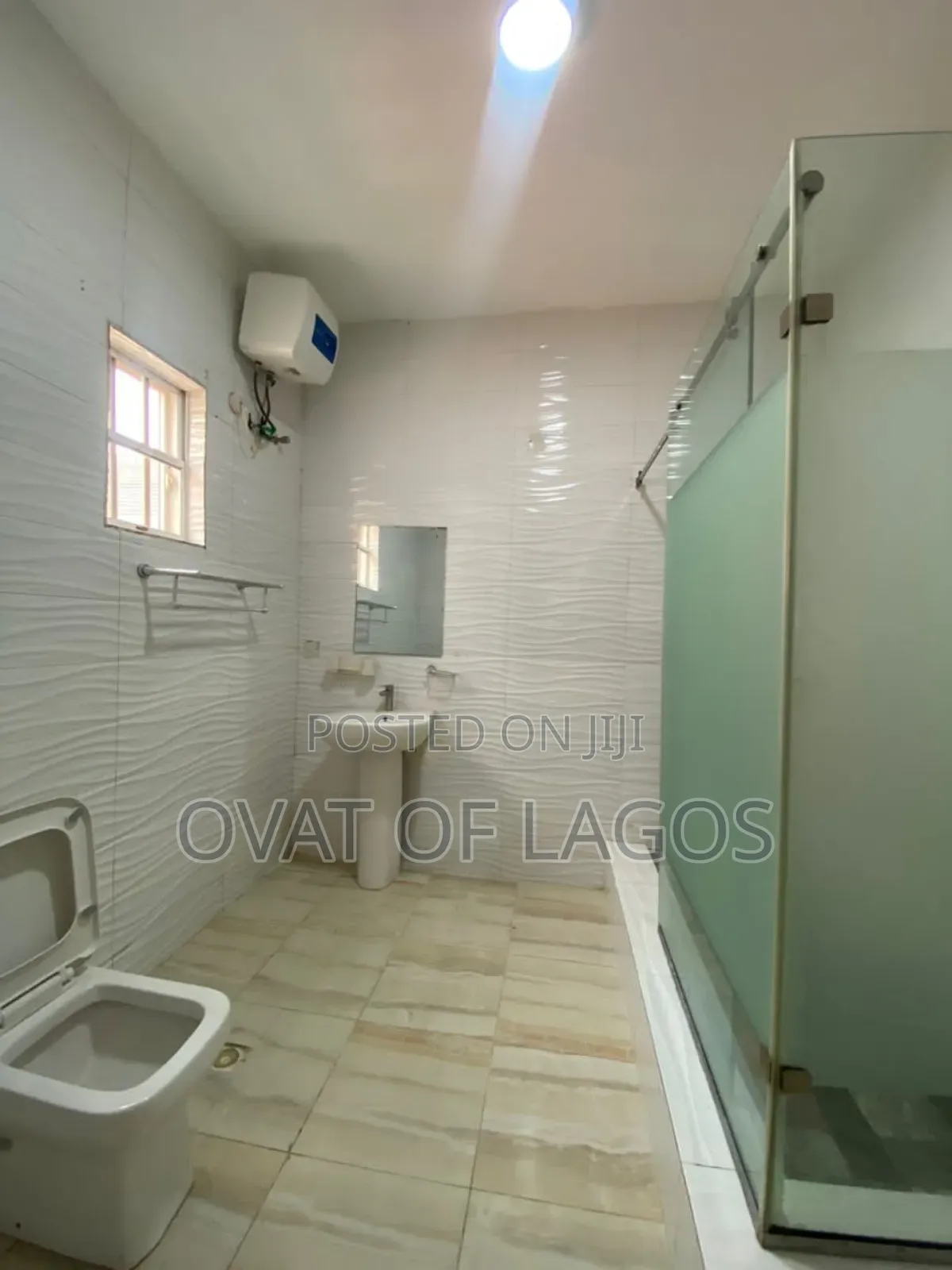 5bdrm Duplex in Chevron for rent in Chevron