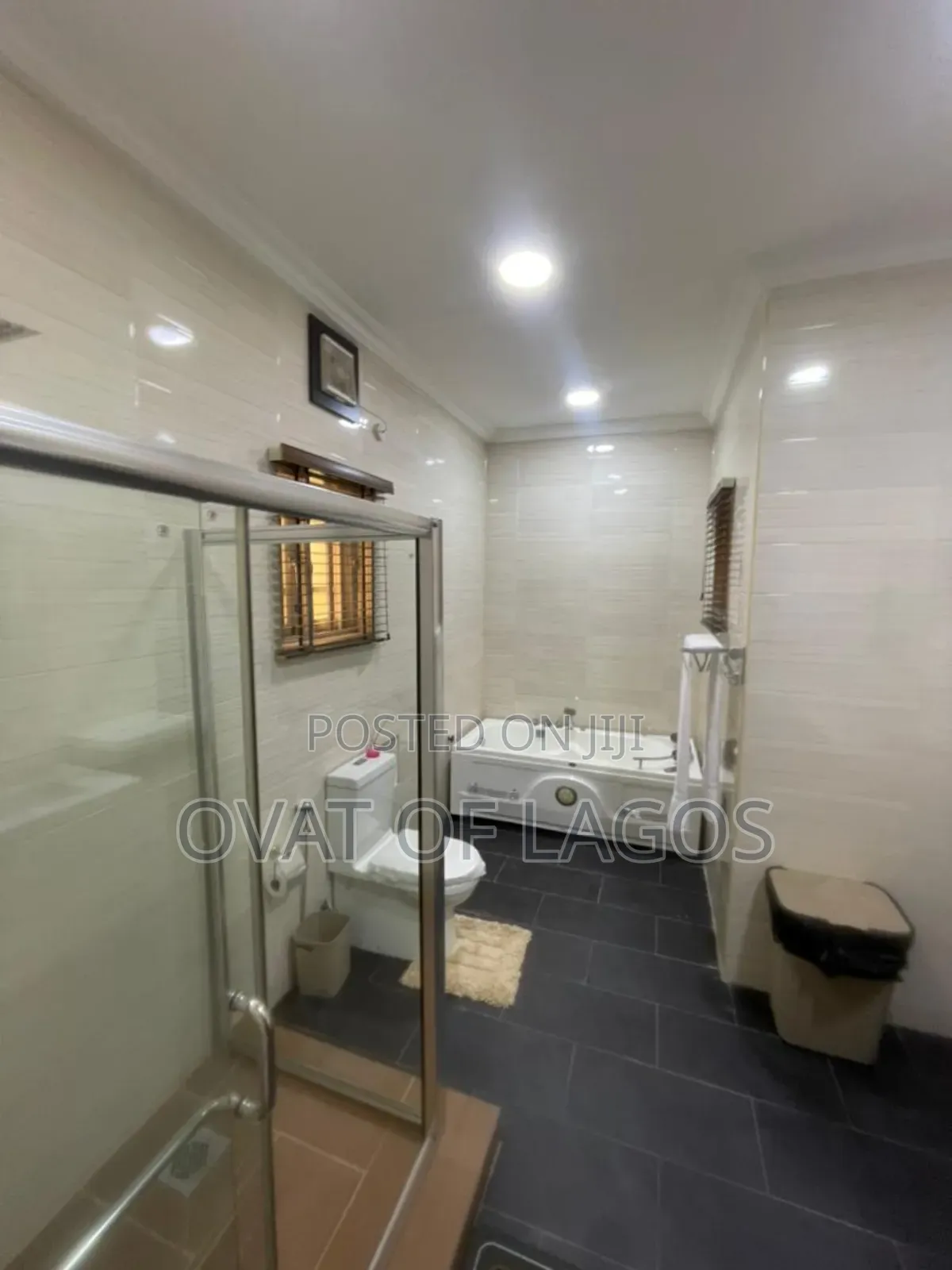 4bdrm Duplex in Chevron for rent in Chevron