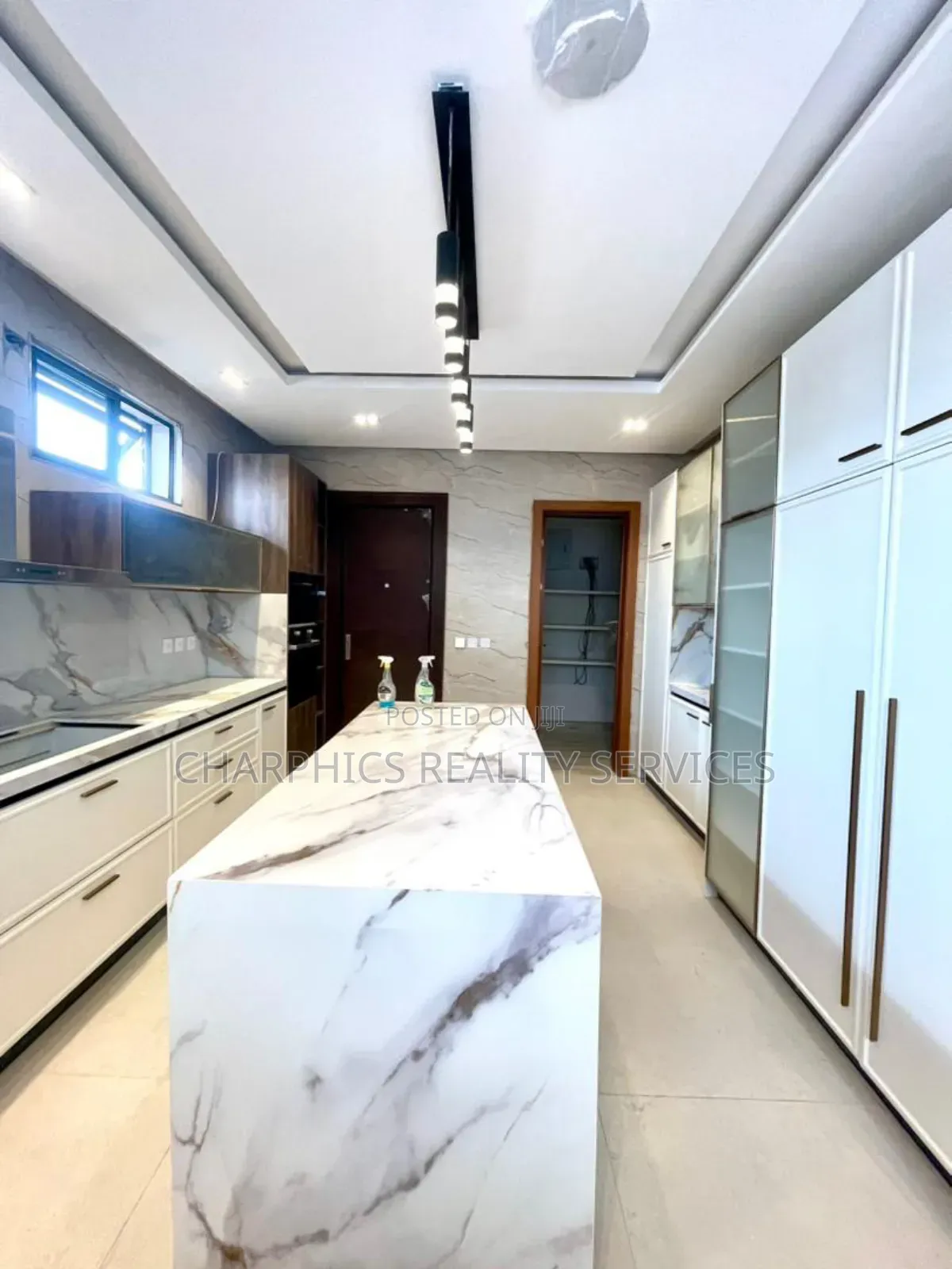 5bdrm Duplex in Banana Island for sale in Banana Island