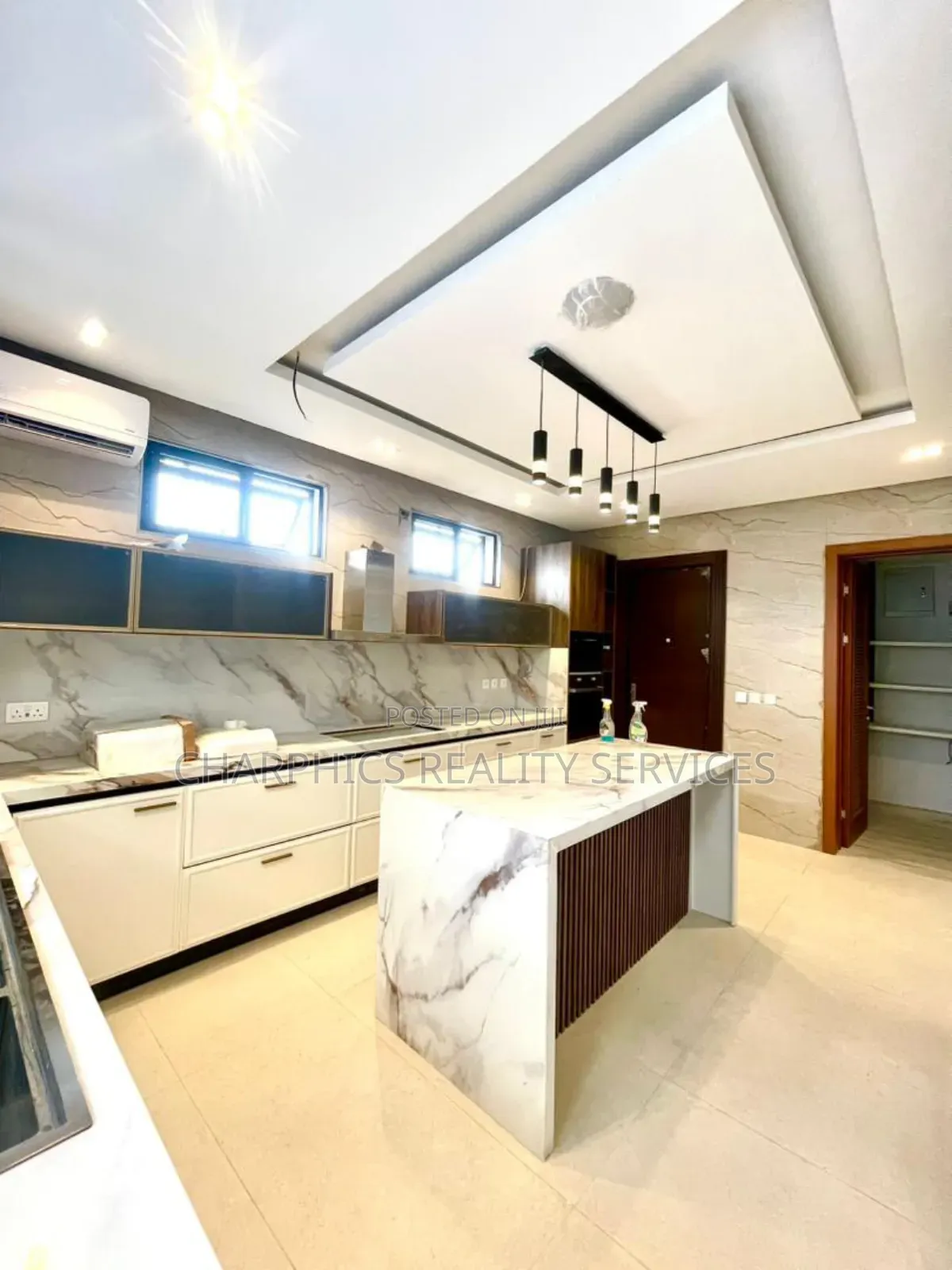 5bdrm Duplex in Banana Island for sale in Banana Island