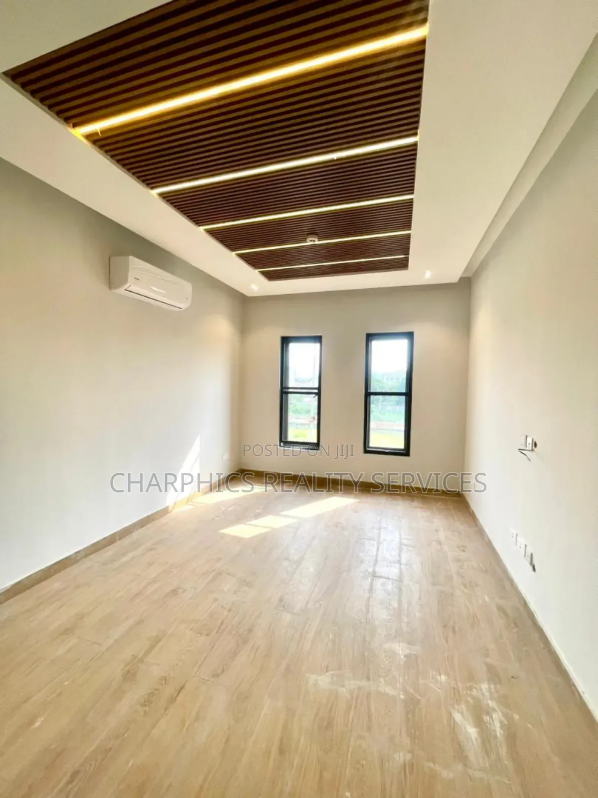 5bdrm Duplex in Banana Island for sale in Banana Island