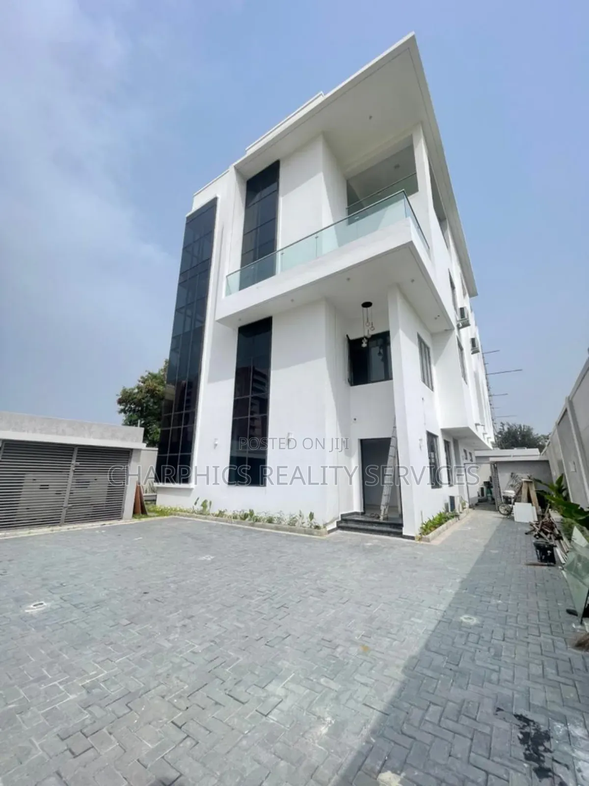5bdrm Duplex in Banana Island for sale in Banana Island