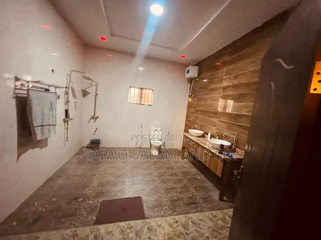 Furnished 4bdrm Bungalow in Royal Garden Estate, Akala Express for sale in Akala Express