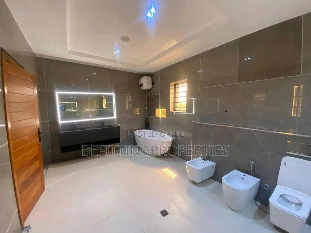 7bdrm Mansion in Ikeja GRA for sale in Ikeja GRA